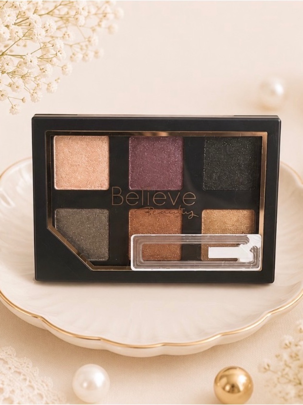 Believe Beauty Eyeshadow Palette in Golden Disco With Shadow Blender Brush